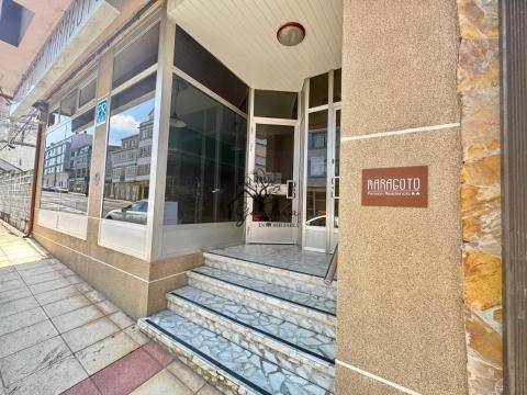 Entrada cafeteria y hostal